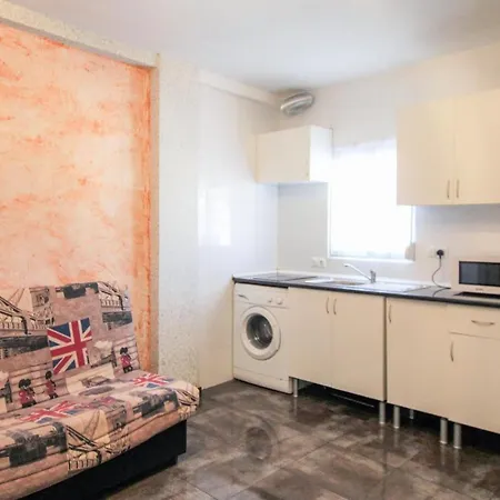 Awesome In W/ 1 Bedrooms *
