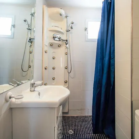 Awesome In W/ 1 Bedrooms